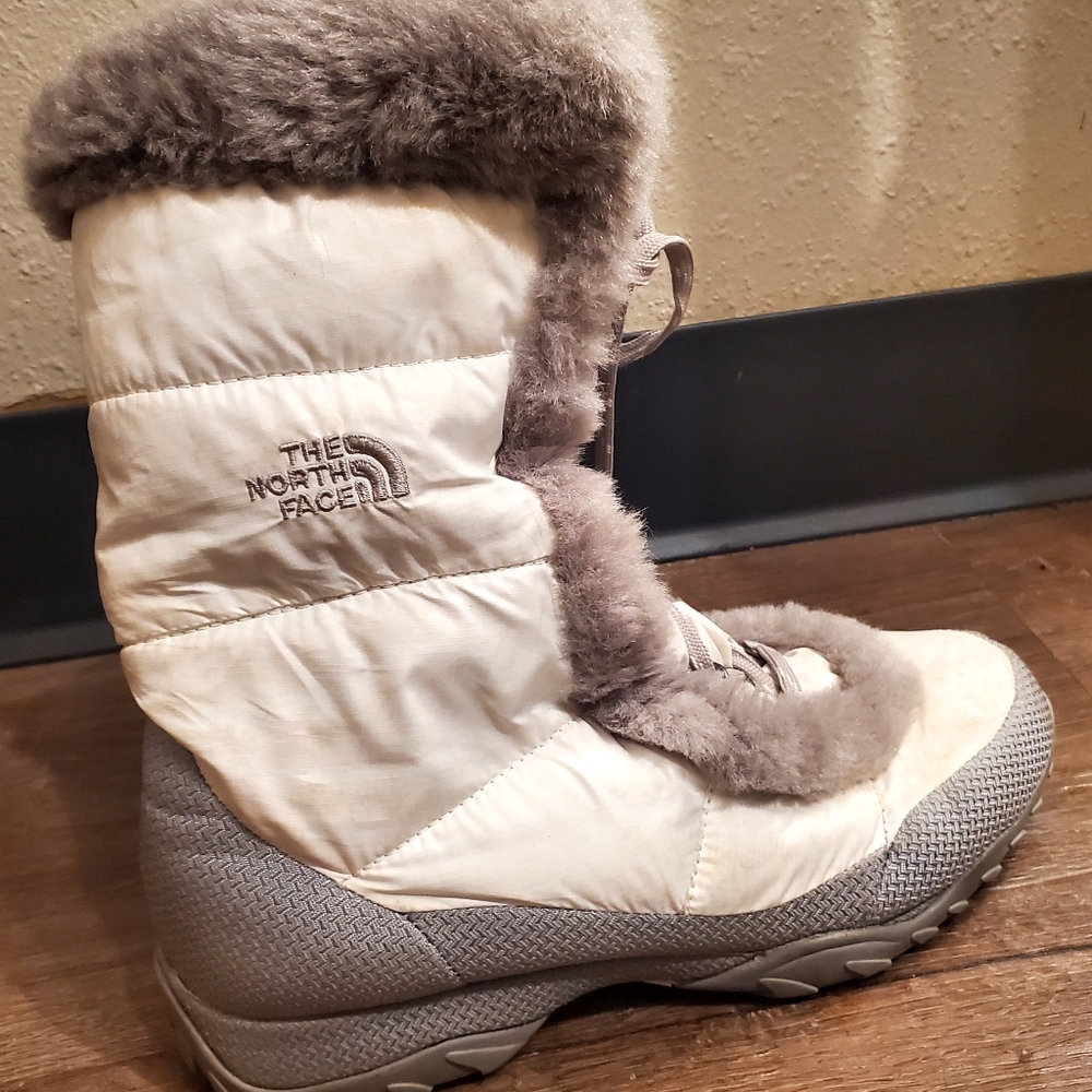 The Northface Goose Down Womens Boots size 8.5 Bundle